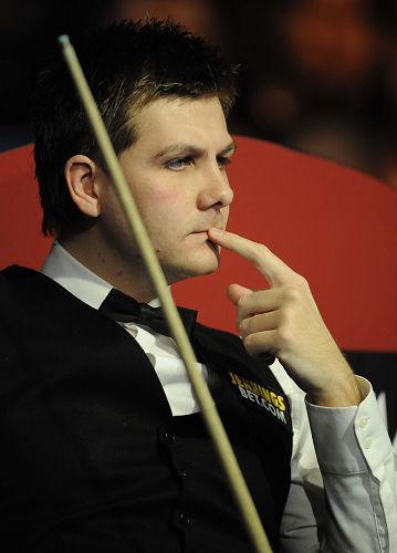 随着足球竞 随着足球竞